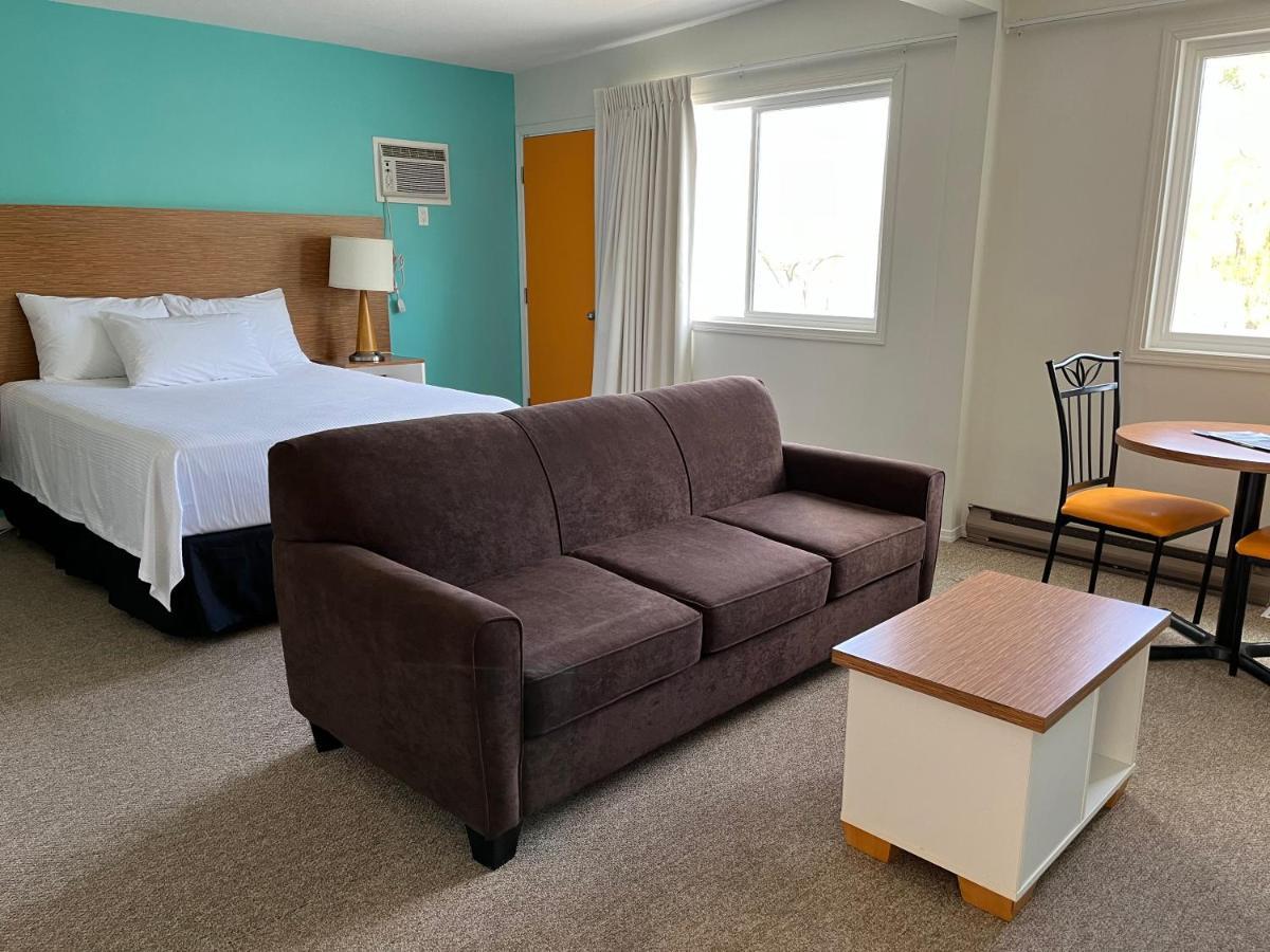 Holiday Beach Resort Motel Okanagan Falls Dış mekan fotoğraf