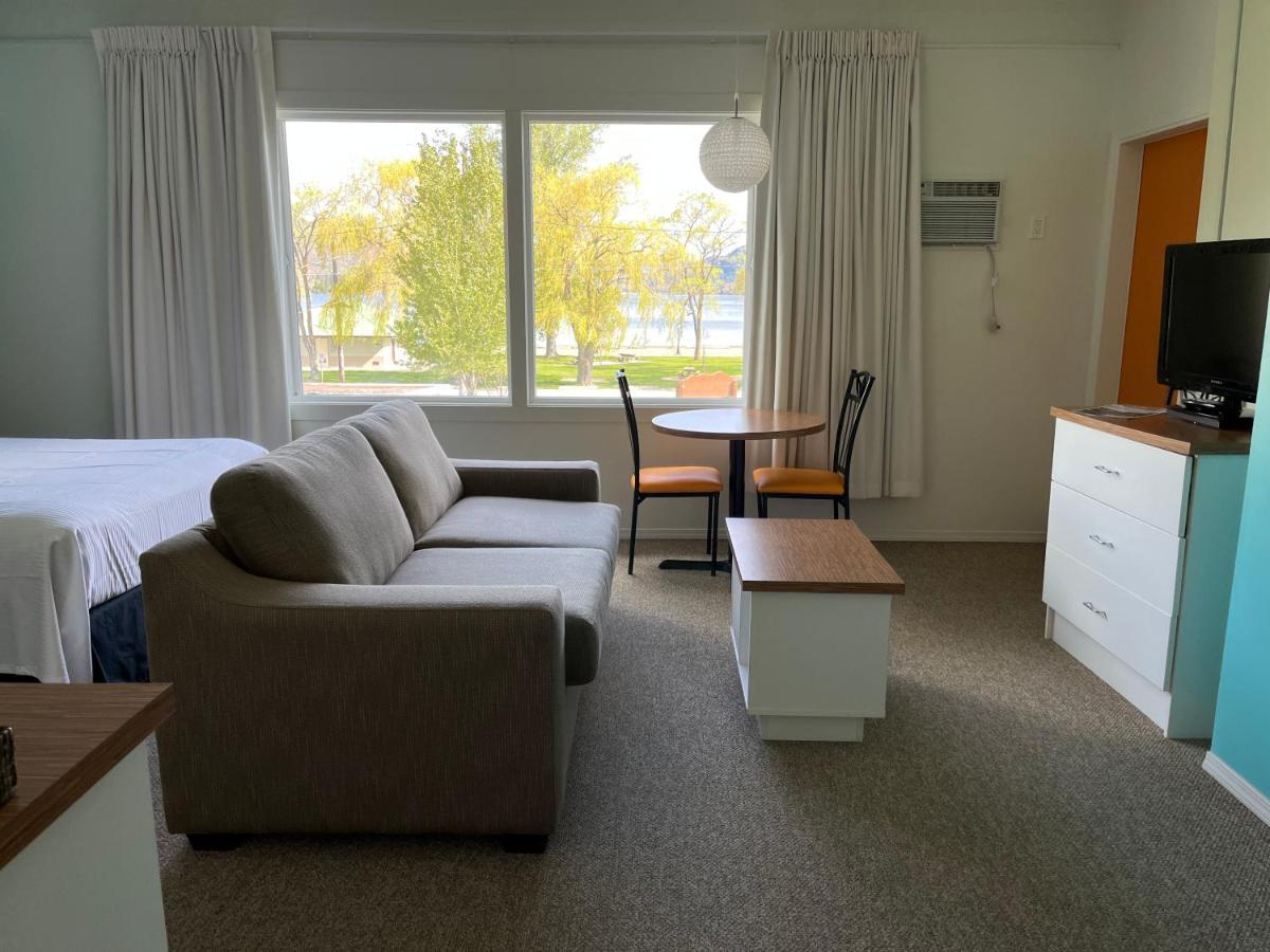 Holiday Beach Resort Motel Okanagan Falls Dış mekan fotoğraf