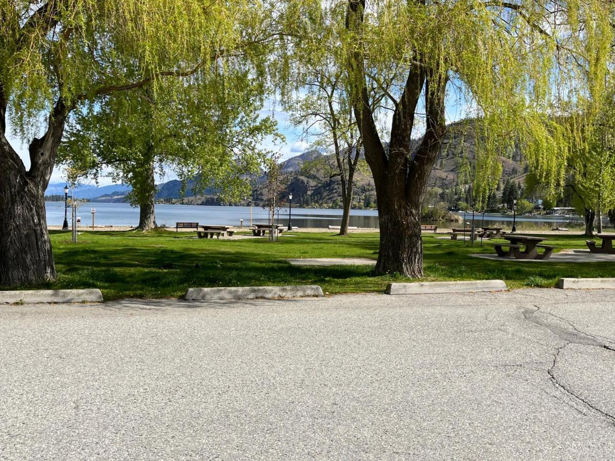 Holiday Beach Resort Motel Okanagan Falls Dış mekan fotoğraf