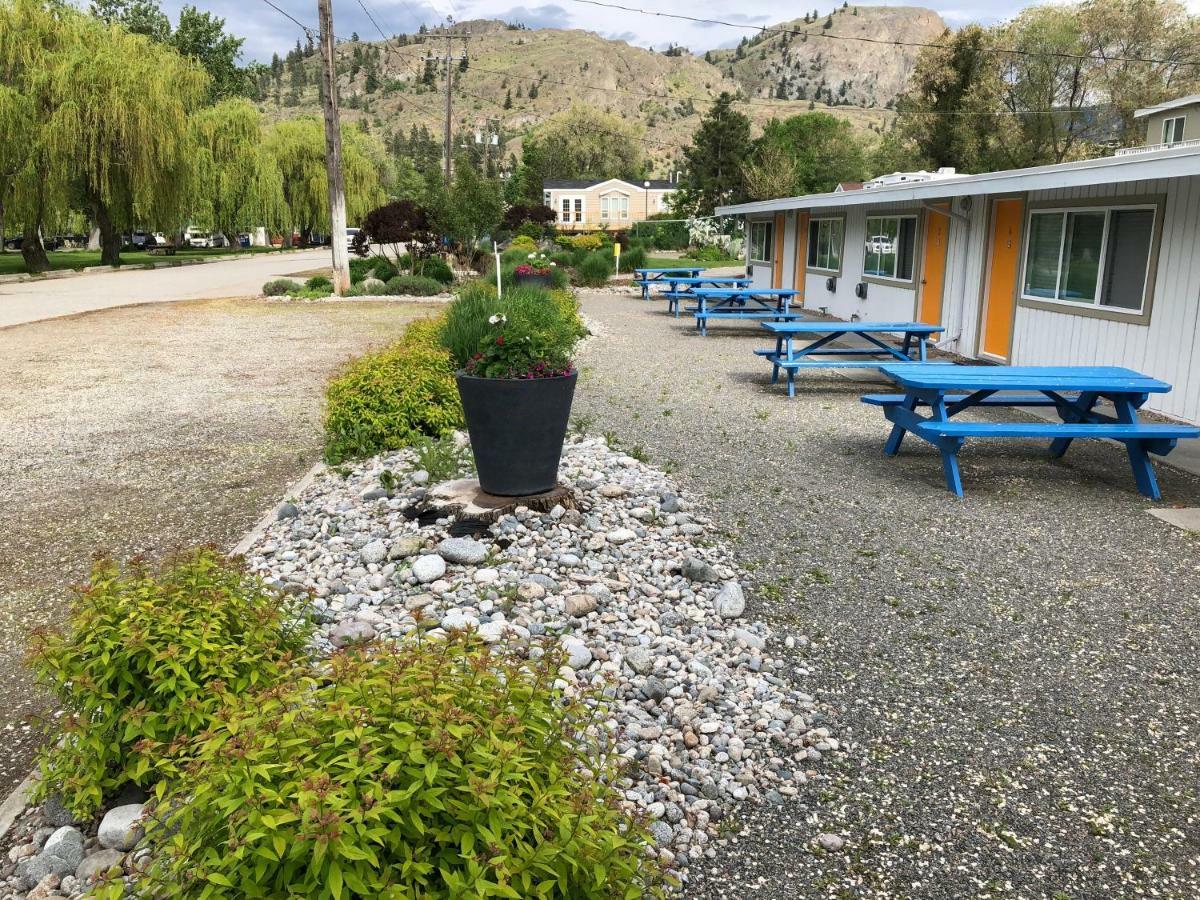 Holiday Beach Resort Motel Okanagan Falls Dış mekan fotoğraf